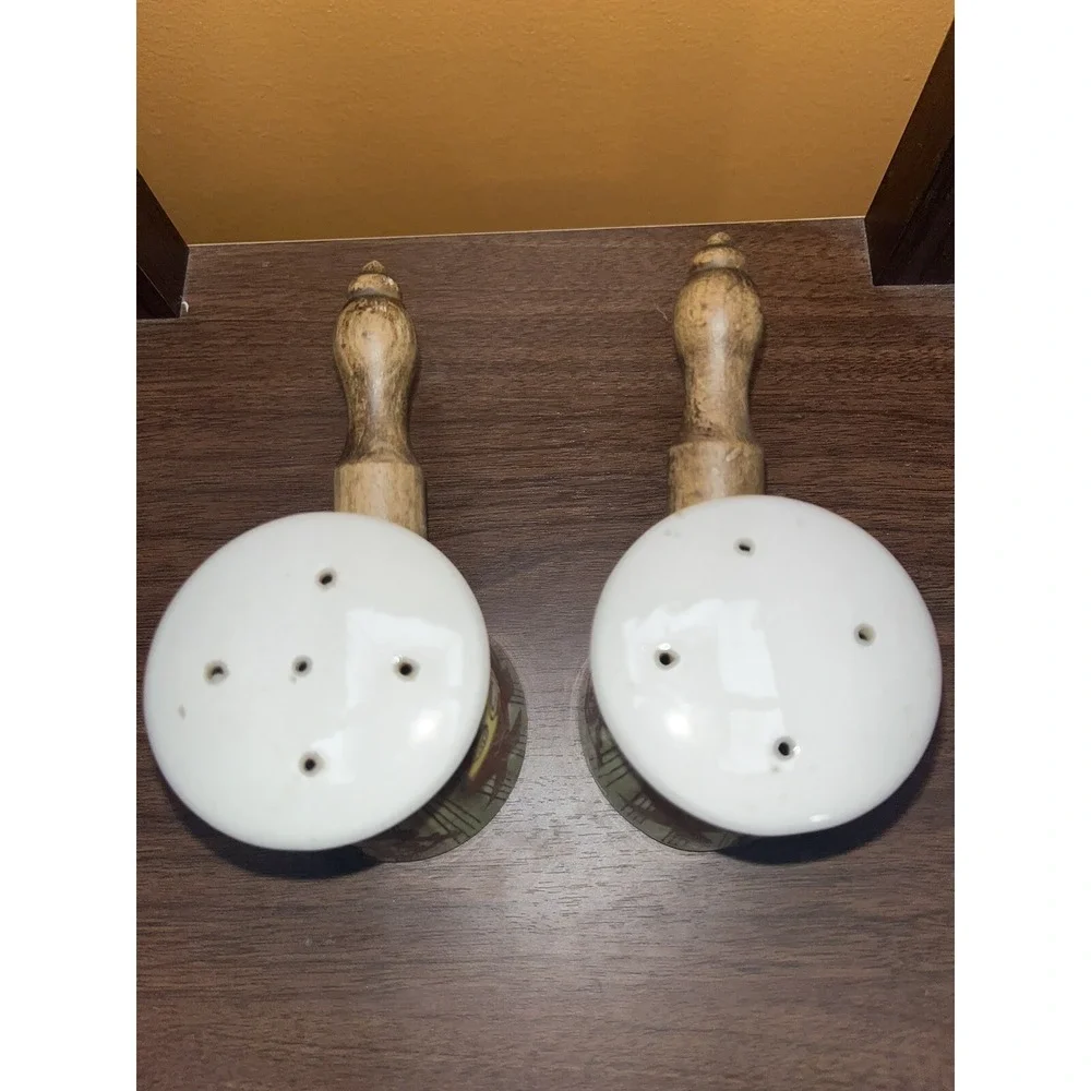 Davar Salt & Pepper Shakers ,Ceramic ,made In Japan Wood Handles brass‎ Vintage